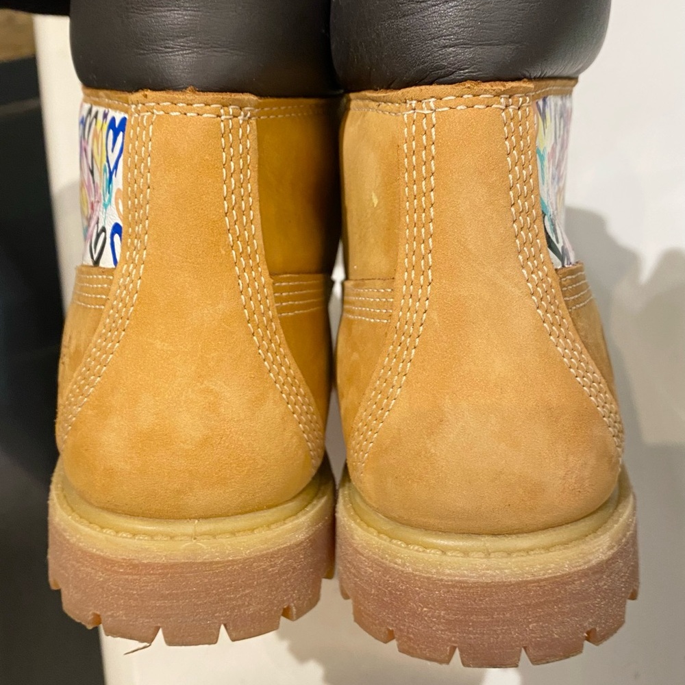 Classic Timberland Boots Heart Design - Picture 5 of 15